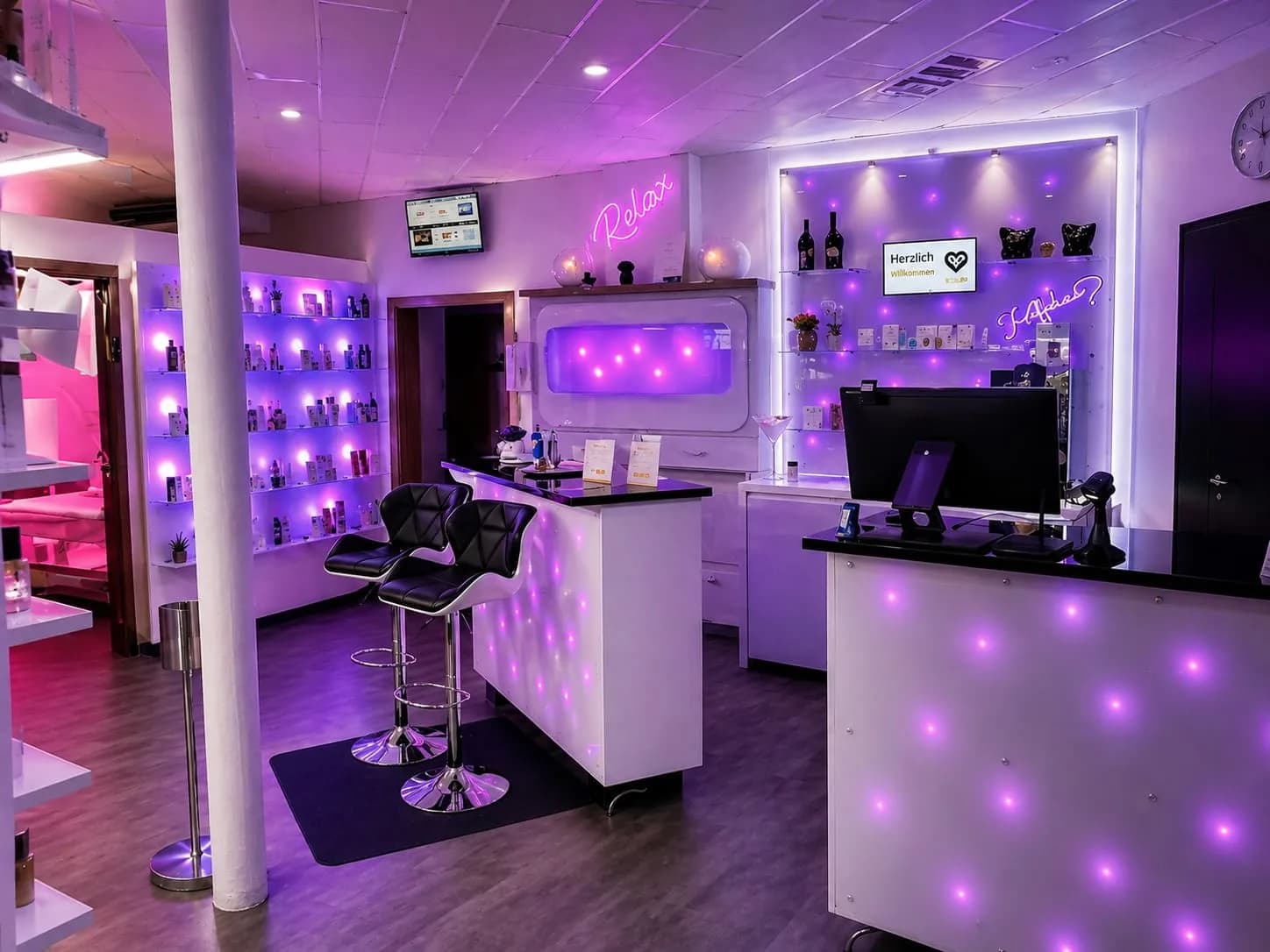 Sonnenstudio Schwalmstadt von Relax Sun & Beauty — Behandlungsraum in der Hessenallee 1 mit moderner Liege